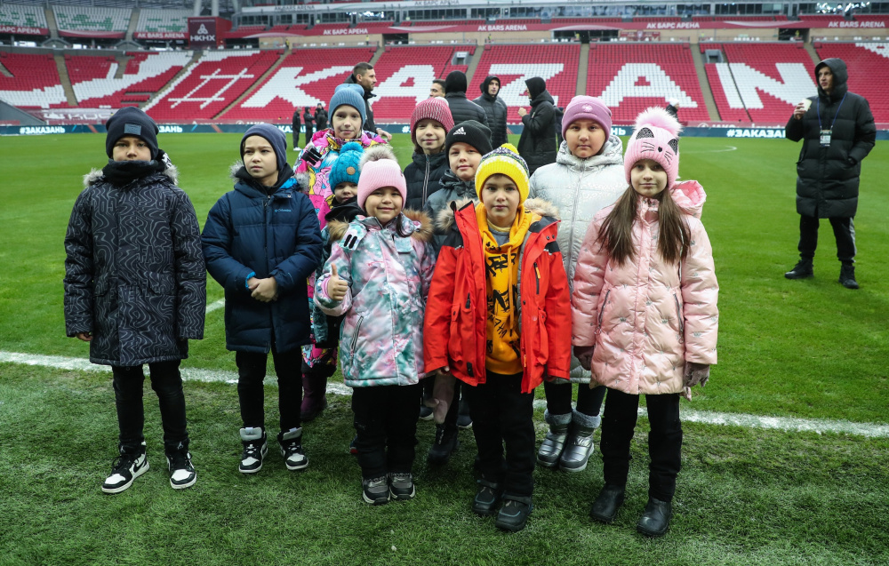 27 ноября братишки и сестрички игроков ЮФЛ Вахитки вывели футболистов "Рубина" на матч с "Нефтехимиком".
